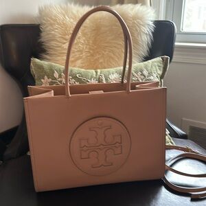 Tory Burch Ella tote bag
Light Sand
Detachable Crossbody strap
Retails new $298